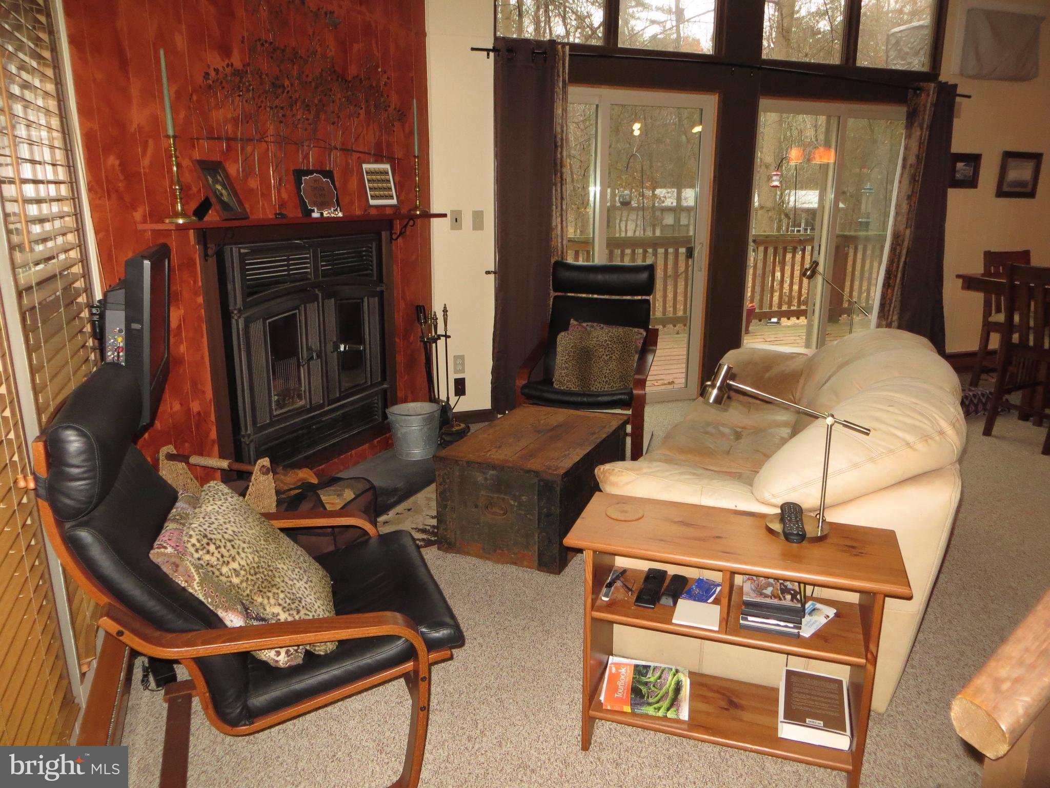 622 Walden Road Hedgesville, WV 25427 - Photo 6 of 24 Living Room