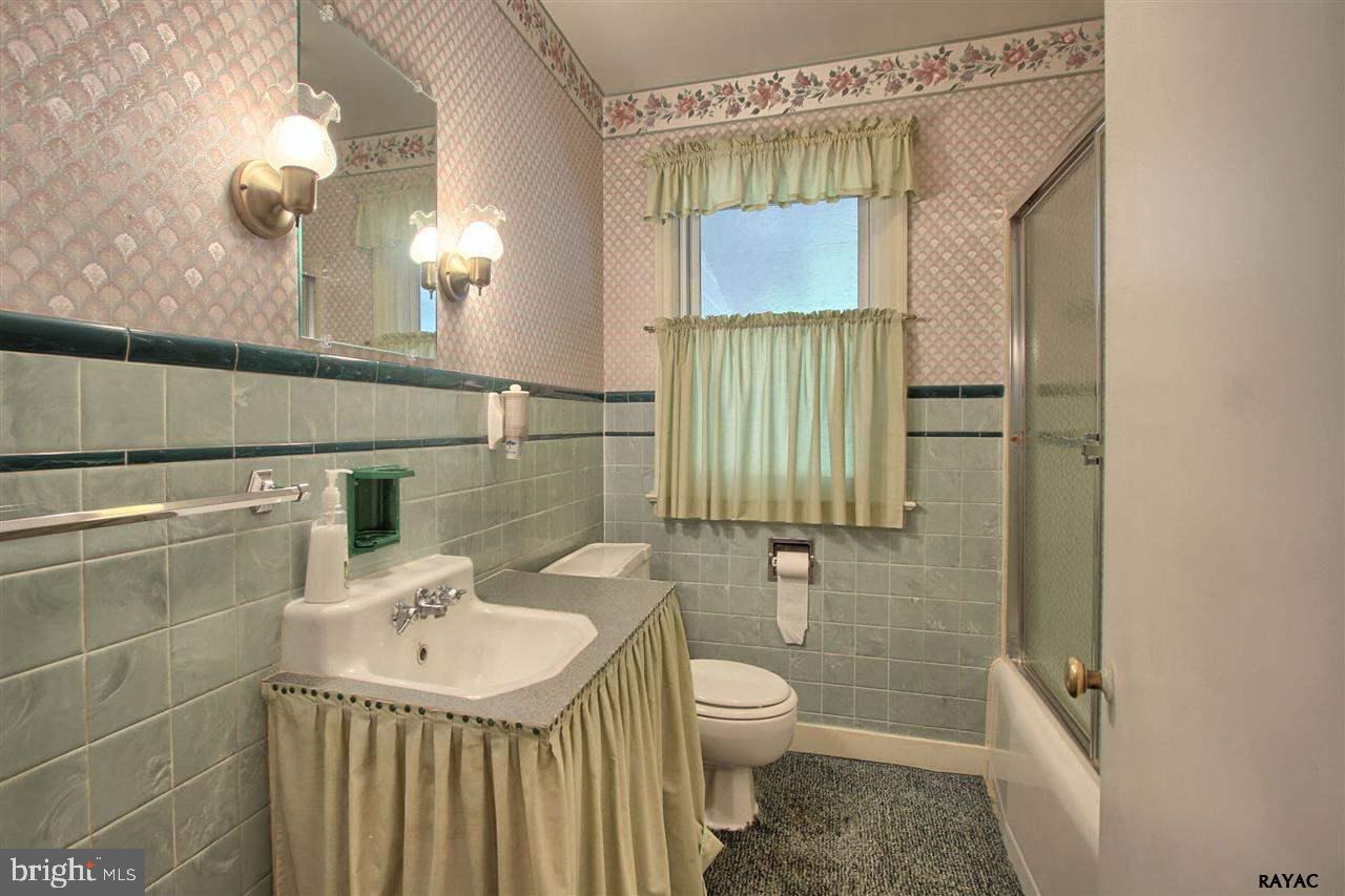 303 Maywood Road York, PA 17402 - Photo 12 of 30 Gallery Image 12