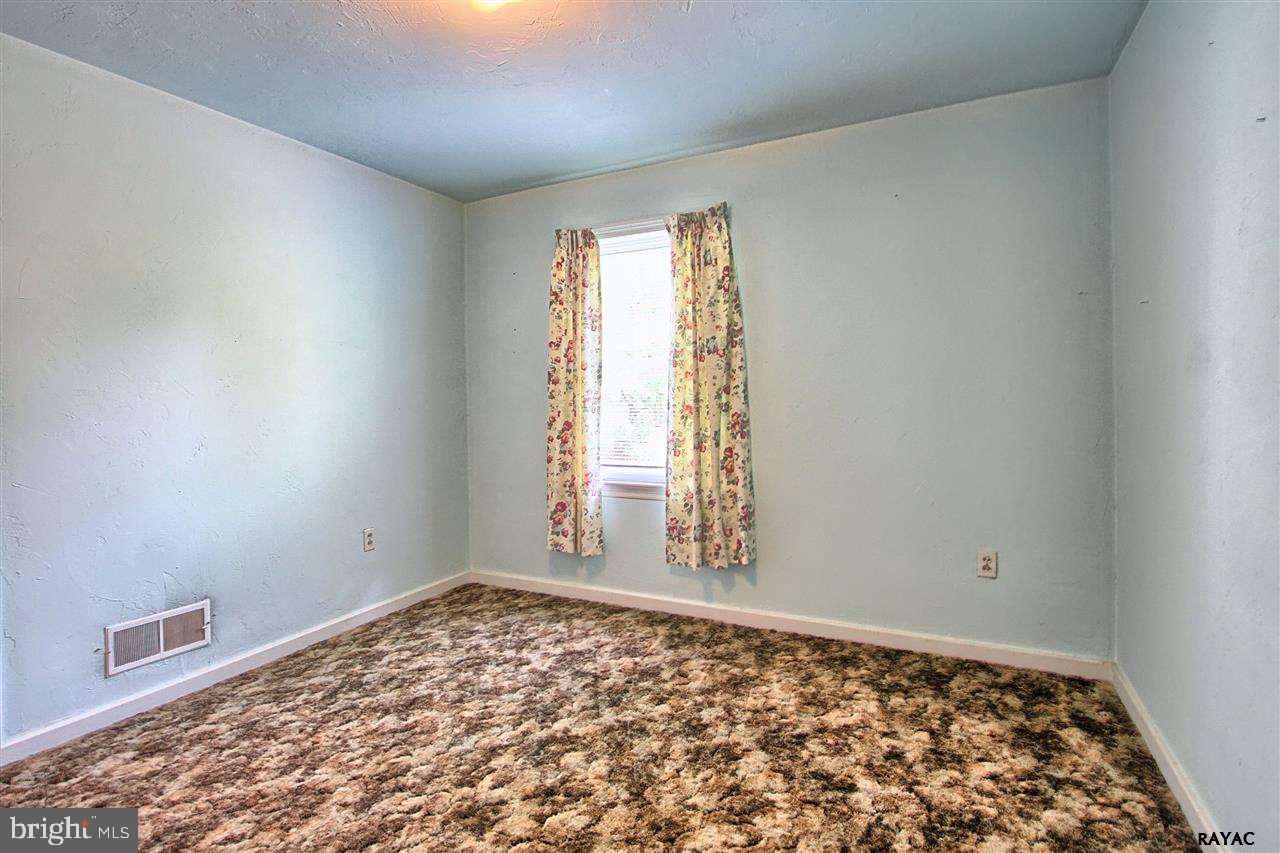 303 Maywood Road York, PA 17402 - Photo 13 of 30 Gallery Image 13