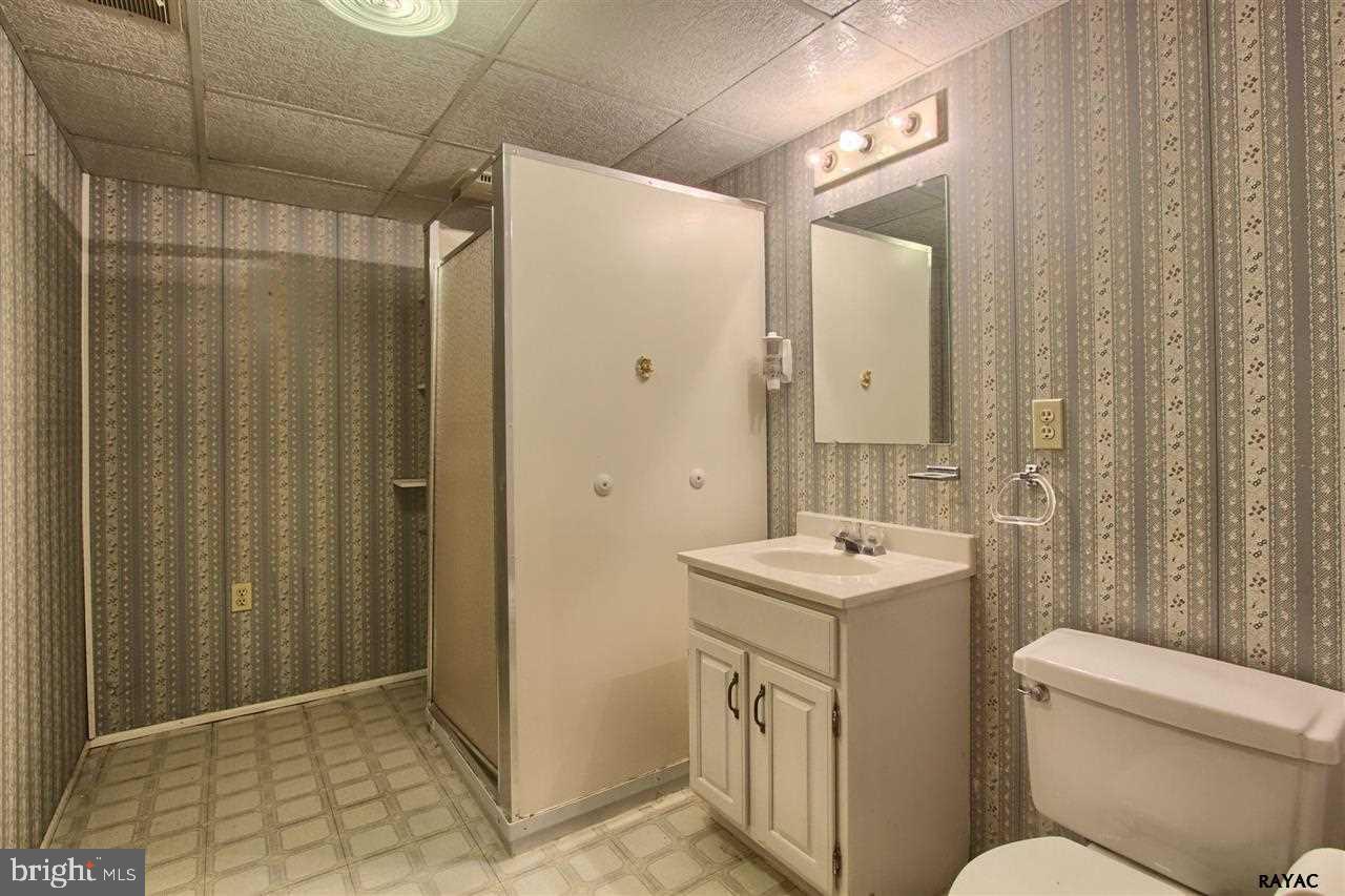 303 Maywood Road York, PA 17402 - Photo 20 of 30 Gallery Image 20