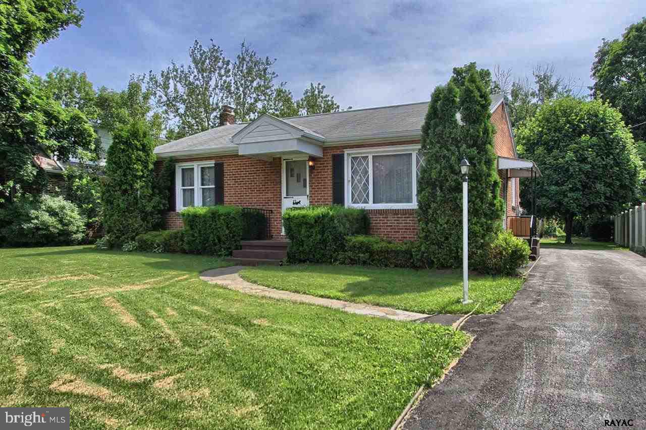 303 Maywood Road York, PA 17402 - Photo 2 of 30 Gallery Image 2