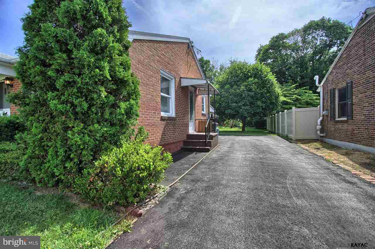303 Maywood Road York, PA 17402 - Photo 27 of 30 Gallery Image 27
