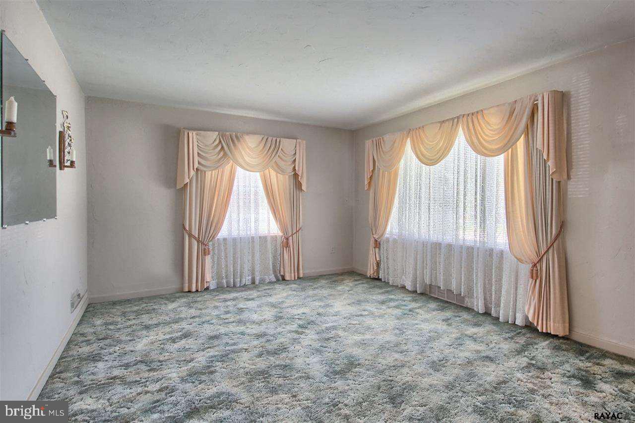 303 Maywood Road York, PA 17402 - Photo 3 of 30 Gallery Image 3