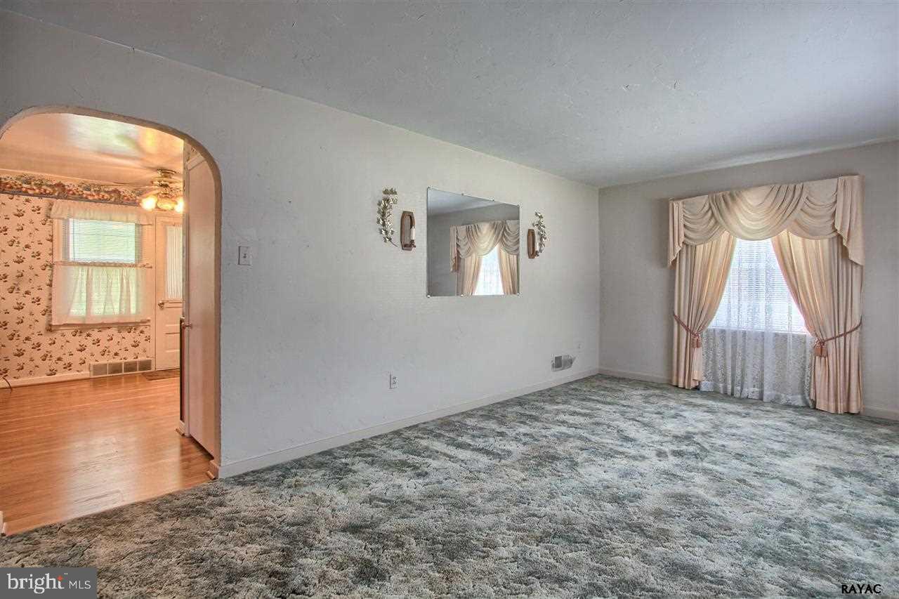 303 Maywood Road York, PA 17402 - Photo 4 of 30 Gallery Image 4