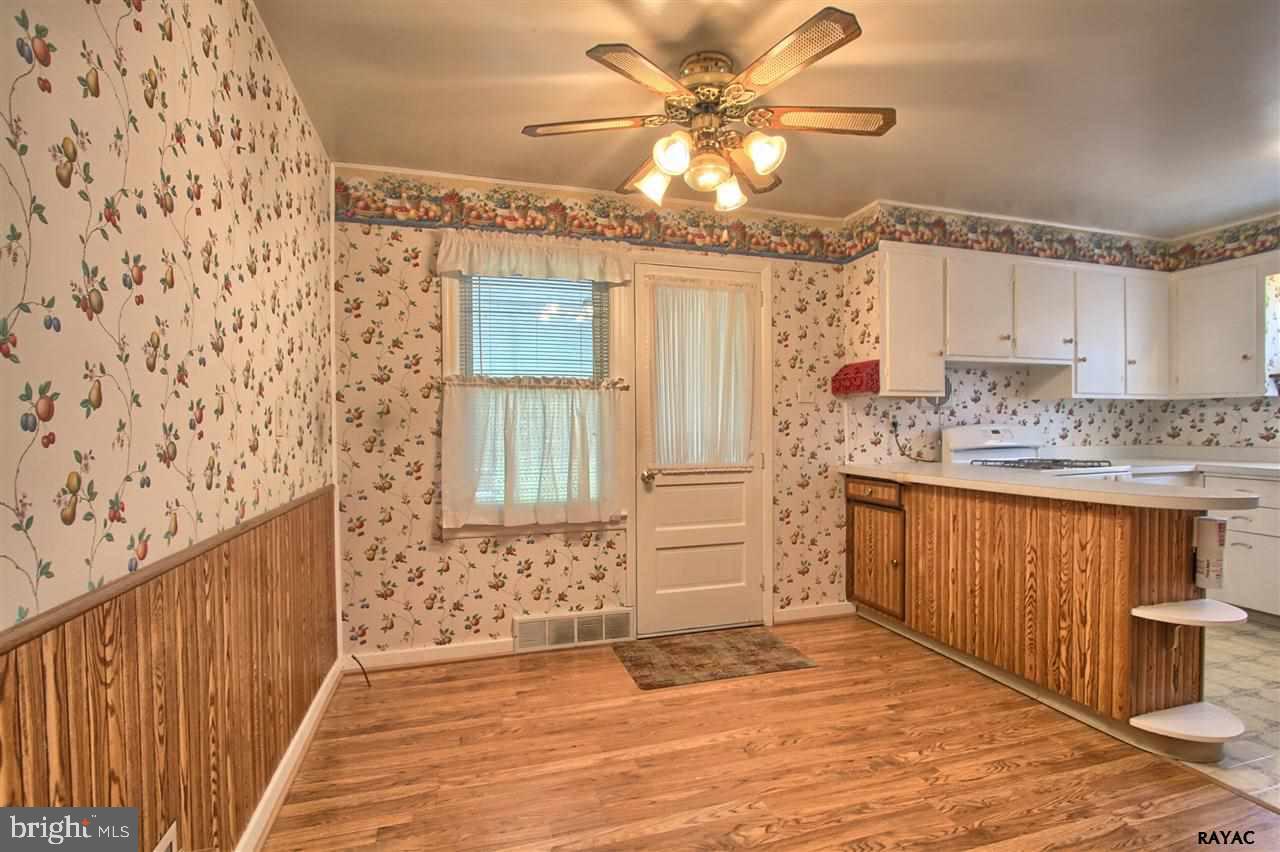303 Maywood Road York, PA 17402 - Photo 7 of 30 Gallery Image 7