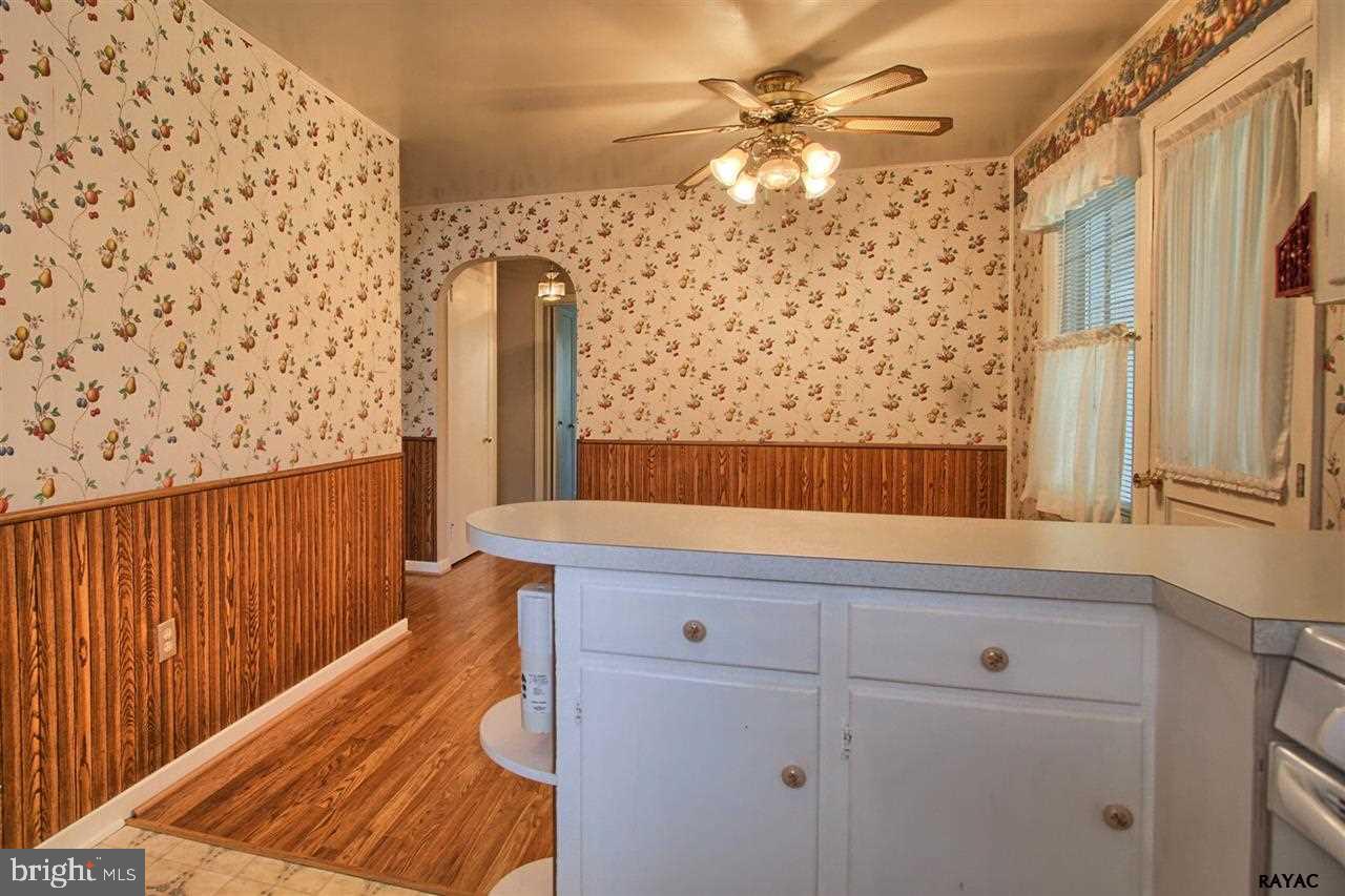 303 Maywood Road York, PA 17402 - Photo 10 of 30 Gallery Image 10