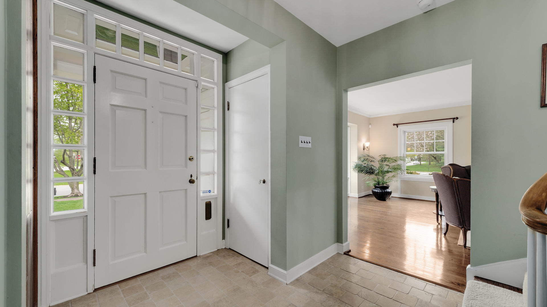 301 North Delaplaine Road Riverside, IL 60546 - Photo 2 of 34