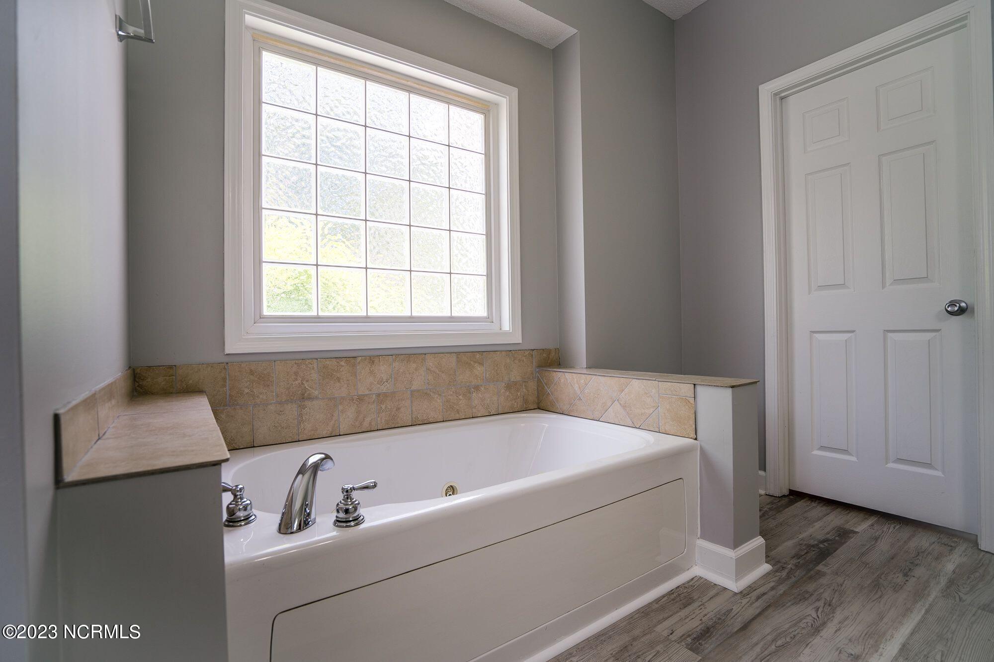 10 Red Cedar Lane Pinehurst, NC 28374 - Photo 12 of 27 Soaking tub