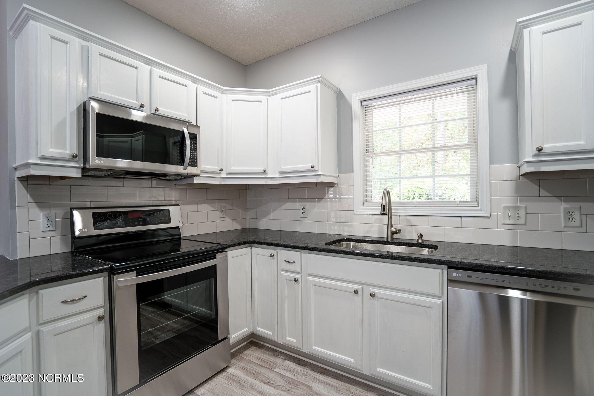 10 Red Cedar Lane Pinehurst, NC 28374 - Photo 4 of 27 Kitchen with LG stainless appliances