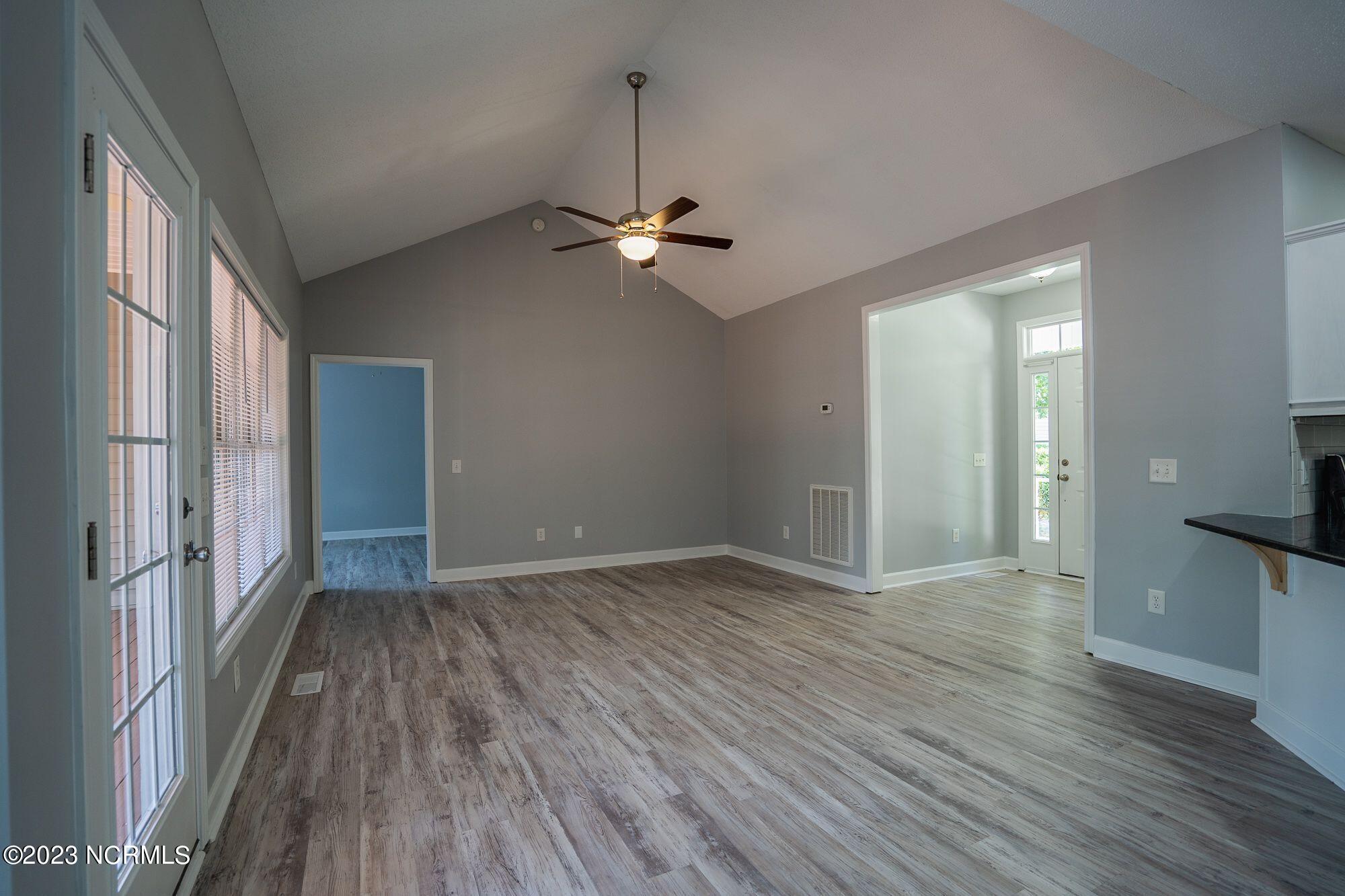 10 Red Cedar Lane Pinehurst, NC 28374 - Photo 7 of 27 Great room with vaulted ceiling