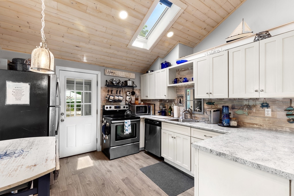9 Shore Garden Road Hull, MA 02045 - Photo 12 of 39