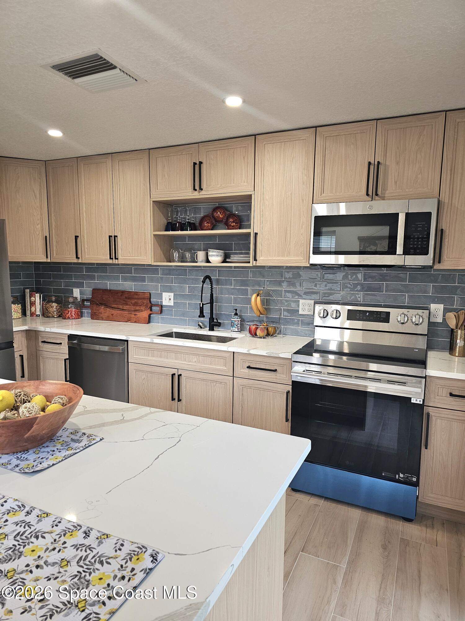 418 Count Street Melbourne, FL 32901 - Photo 6 of 17 Kitchen