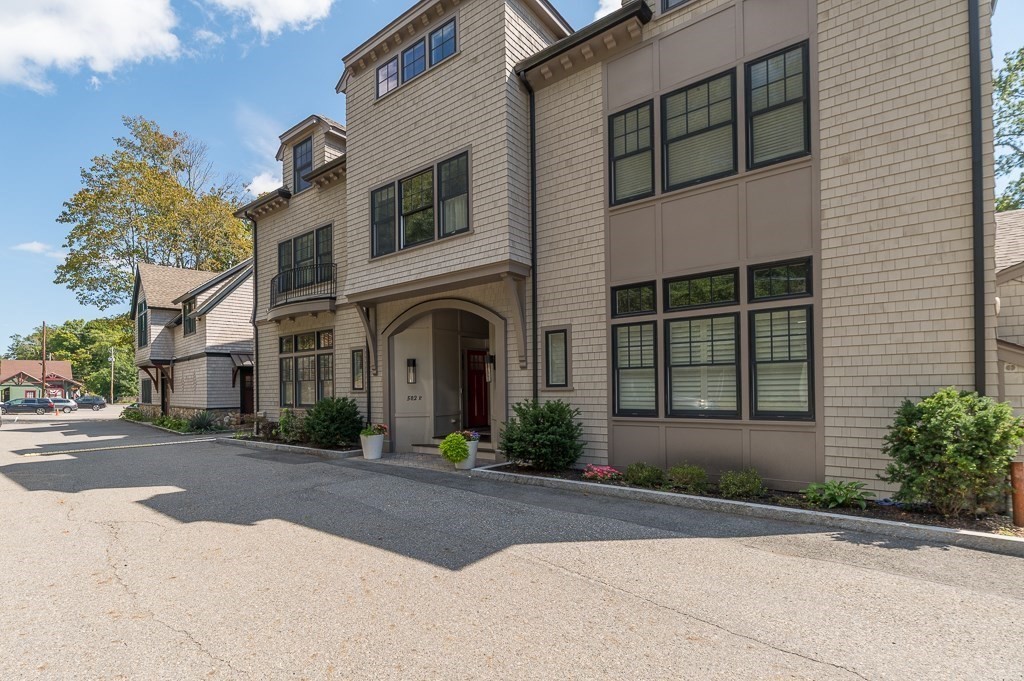 582 R Hale Street, Unit 1 Beverly, MA 01915 - Photo 1 of 31 Gallery Image 1