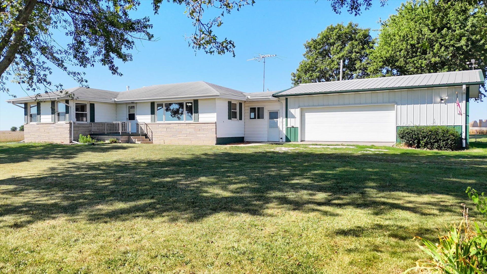 1781 North 1400 East Road Roberts, IL 60962 - Photo 4 of 33