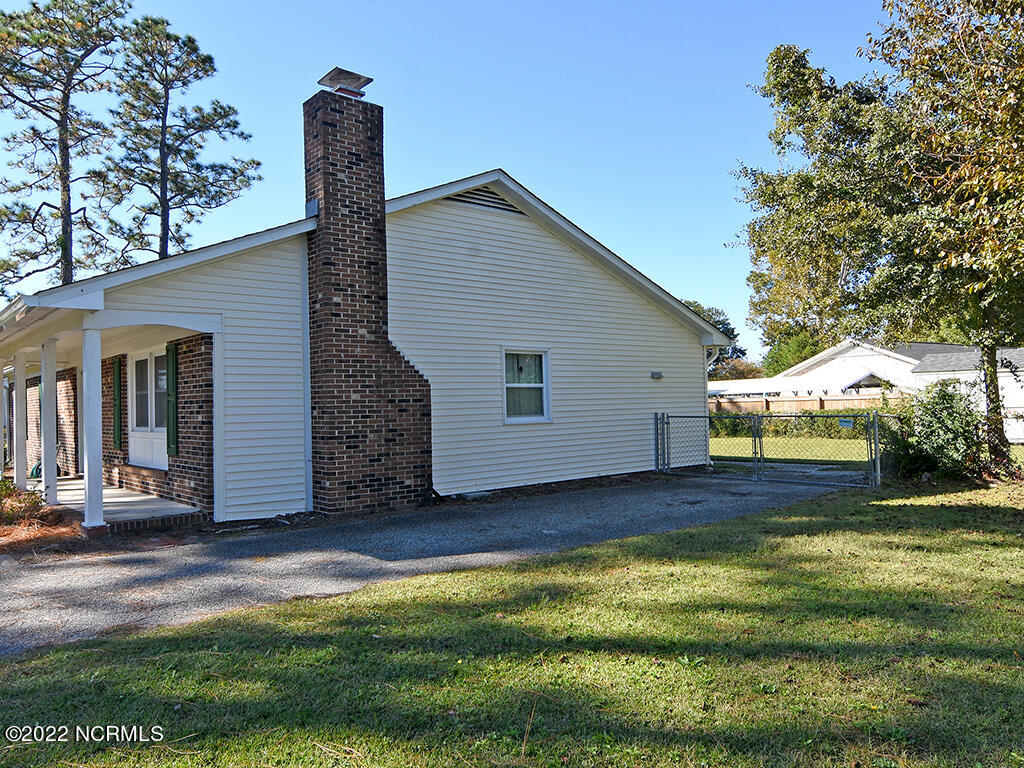 5201 Lord Tennyson Road Wilmington, NC 28405 - Photo 19 of 20 Side View 2