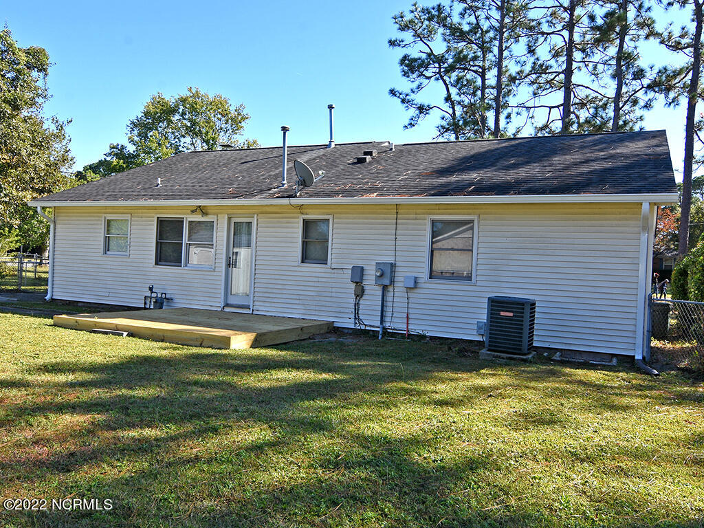 5201 Lord Tennyson Road Wilmington, NC 28405 - Photo 2 of 20 Back View