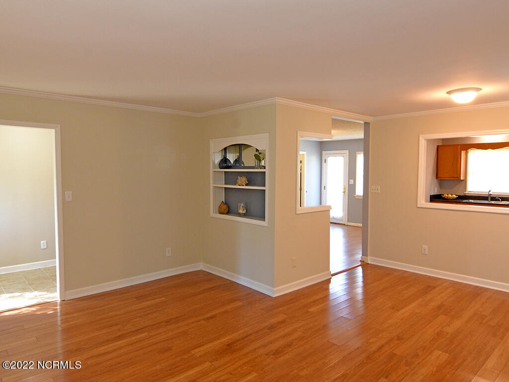 5201 Lord Tennyson Road Wilmington, NC 28405 - Photo 6 of 20 Dining 2