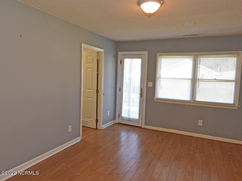 5201 Lord Tennyson Road Wilmington, NC 28405 - Photo 7 of 20 Dining