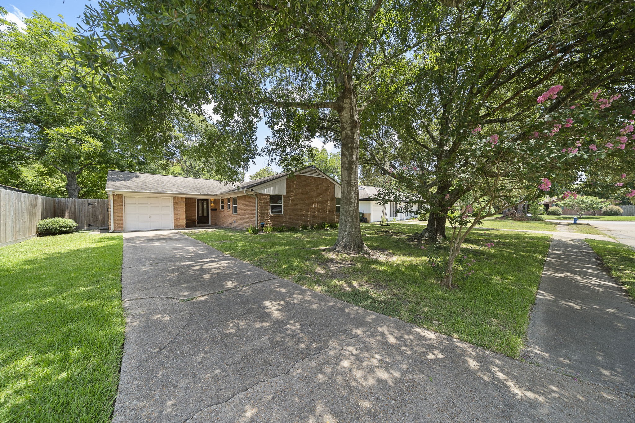 4306 Warm Springs Road Houston, TX 77035 - Photo 1 of 36