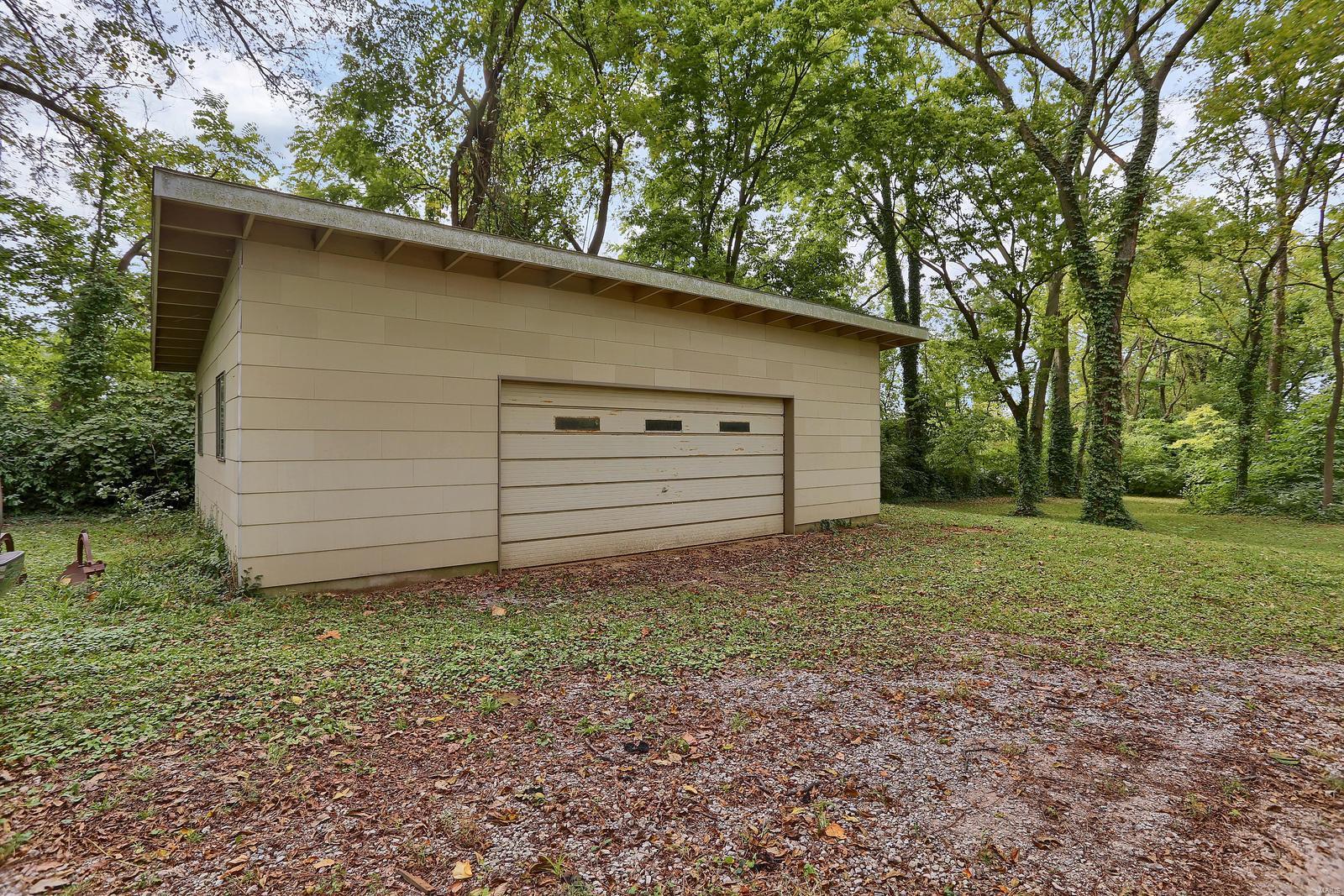 7017 Howdershell Road Hazelwood, MO 63042 - Photo 3 of 34 Gallery Image 3