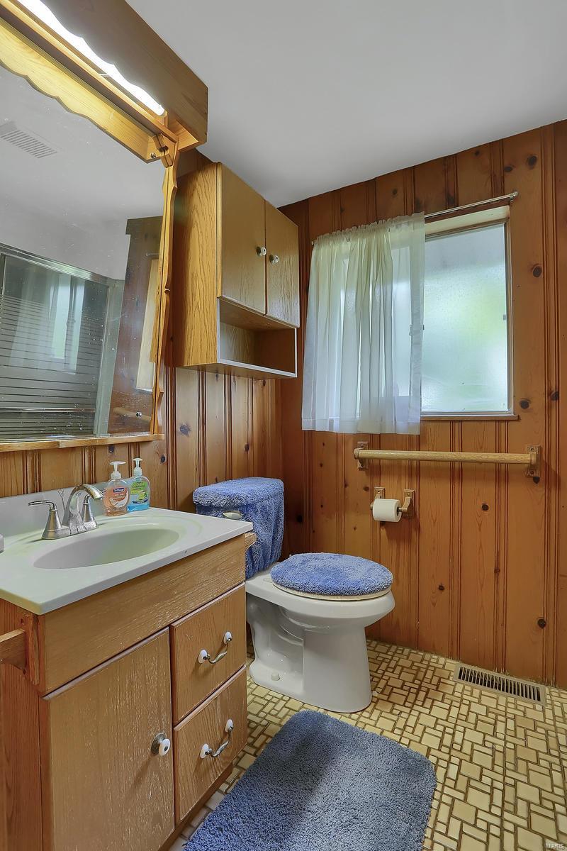 7017 Howdershell Road Hazelwood, MO 63042 - Photo 22 of 34 Gallery Image 22