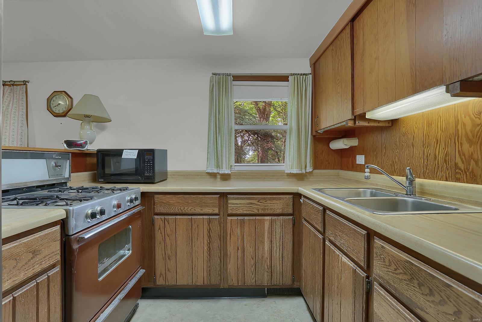 7017 Howdershell Road Hazelwood, MO 63042 - Photo 5 of 34 Gallery Image 5