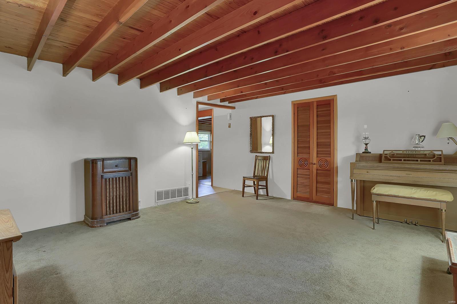 7017 Howdershell Road Hazelwood, MO 63042 - Photo 10 of 34 Gallery Image 10