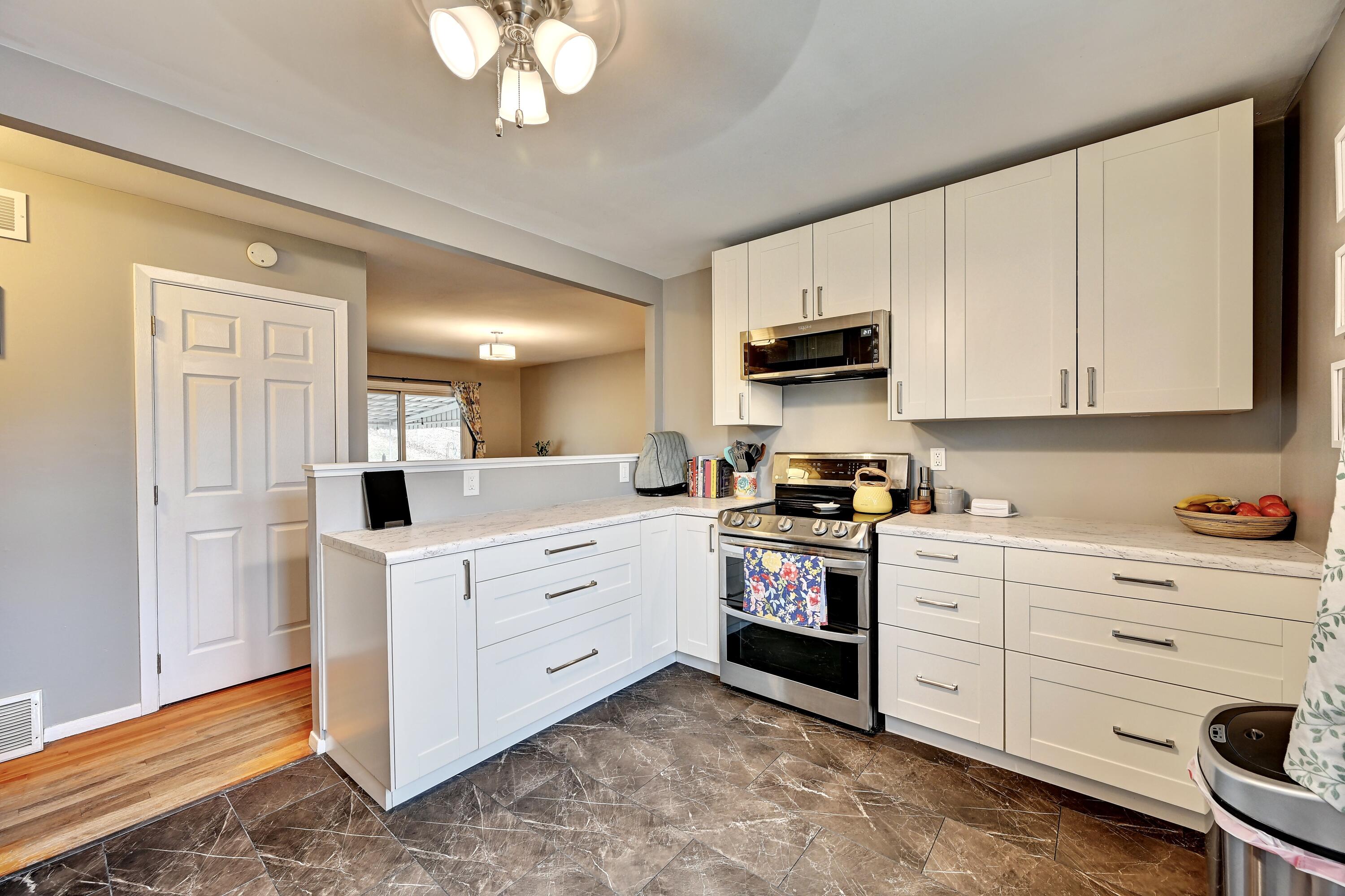 147 Raintree Road Florence, KY 41042 - Photo 7 of 25 Gallery Image 7