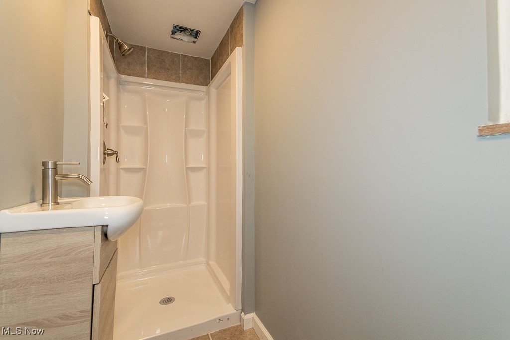 2042 Marshfield Road Cleveland, OH 44124 - Photo 24 of 31 Gallery Image 24