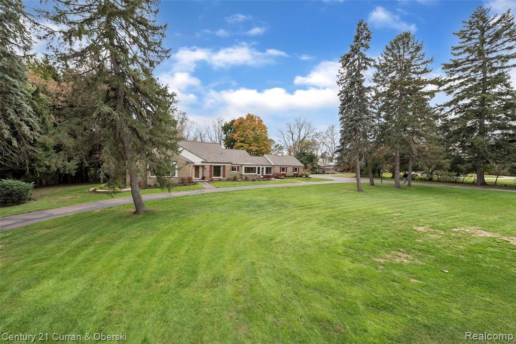 21605 West Thirteen Mile Road Franklin, MI 48025 - Photo 37 of 43