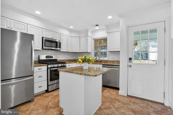 $760,000 | 6610 Cavalier Drive, Alexandria, VA 22307