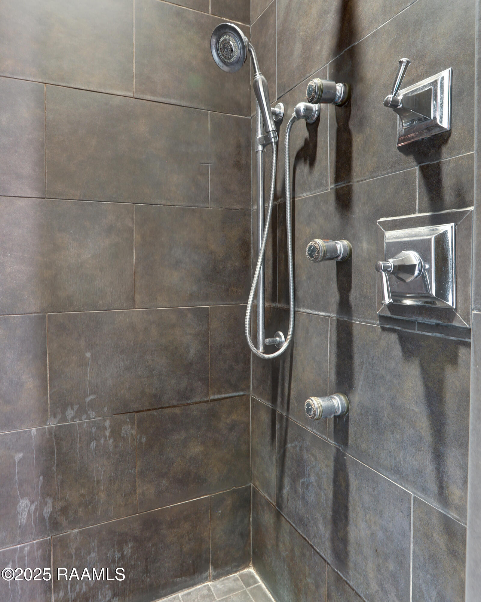 605 Silverstone Road, Unit 205B Lafayette, LA 70508 - Photo 21 of 48 Shower in primary bath