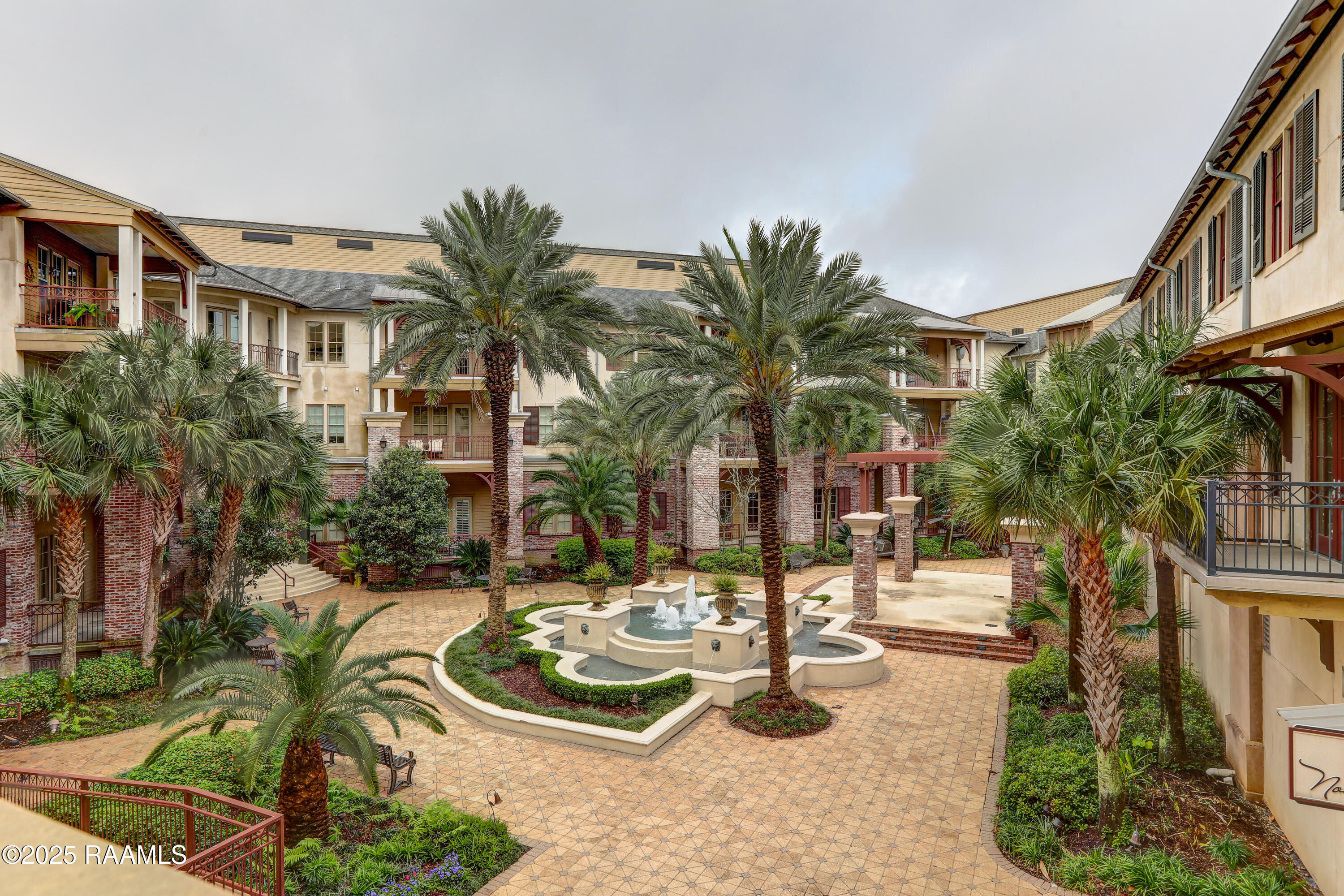 605 Silverstone Road, Unit 205B Lafayette, LA 70508 - Photo 40 of 48 Courtyard