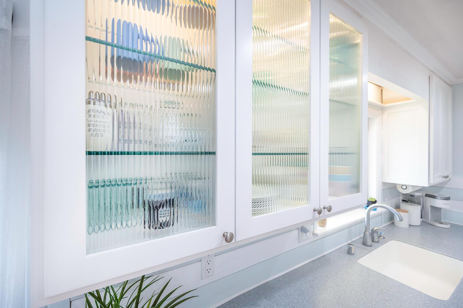 524 Williams Street Murphys, CA 95247 - Photo 14 of 64 a bathroom with a sink and a mirror