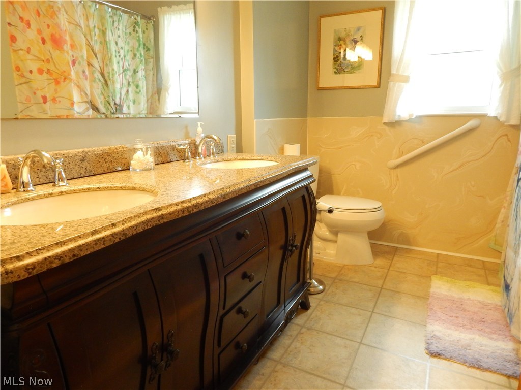 1209 Root Road Lorain, OH 44052 - Photo 15 of 35