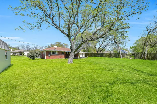 a view of a house with a big yard