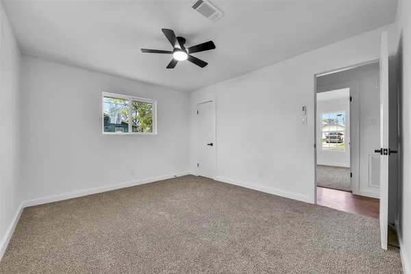 a view of empty room with window