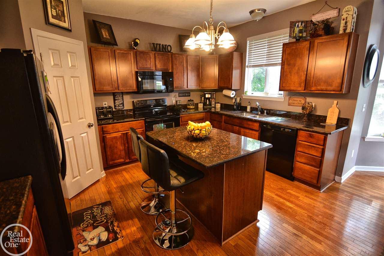 47883 Gloede Road Macomb, MI 48044 - Photo 9 of 38 31324759-8.JPG