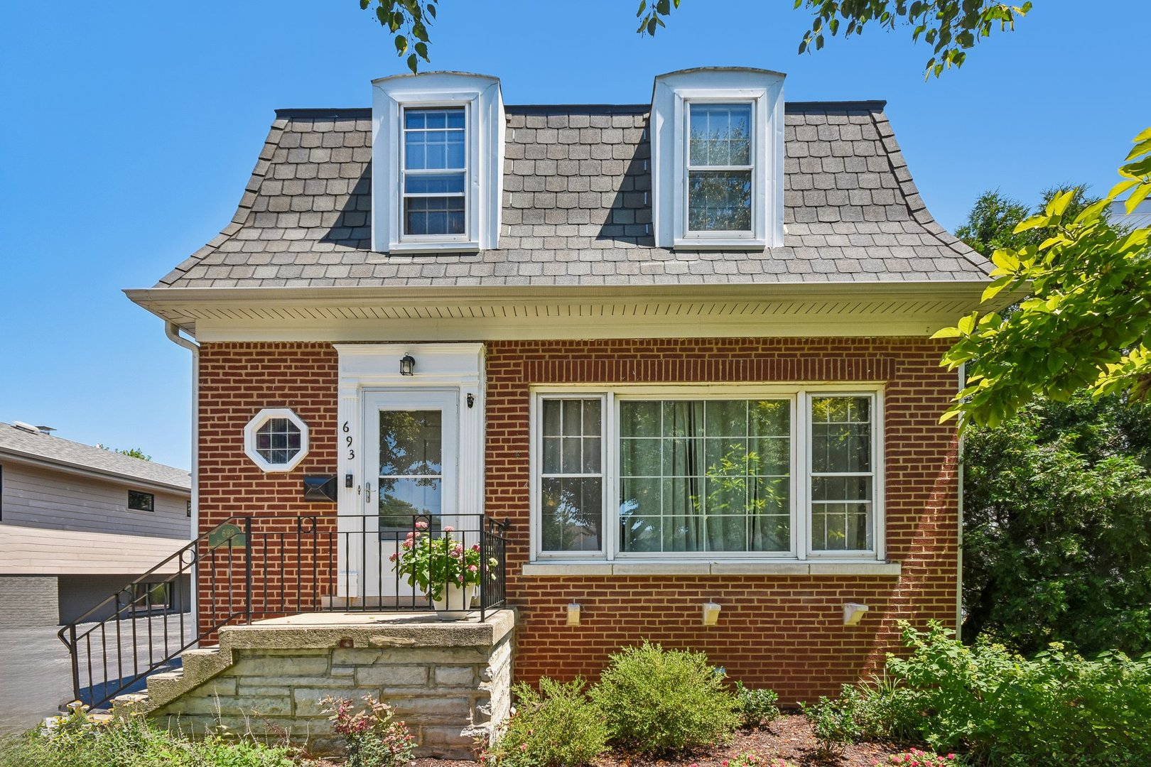 693 Spring Road Elmhurst, IL 60126 - Photo 1 of 32