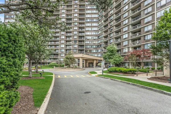 $559,000 | 2 Bay Club Drive, Unit 11F | Bay Terrace