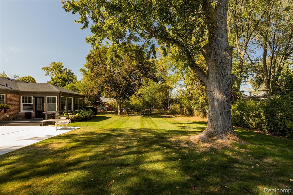 16946 Reedmere Avenue Beverly Hills, MI 48025 - Photo 6 of 63