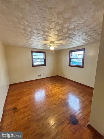 $1,800 | 136 Locust Avenue, Winchester, VA 22601