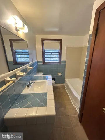 $1,800 | 136 Locust Avenue, Winchester, VA 22601