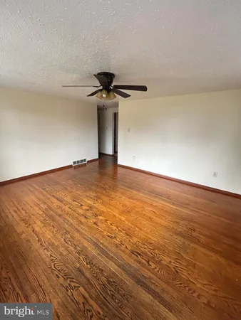 $1,650 | 136 Locust Avenue, Winchester, VA 22601