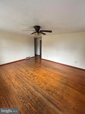 $1,800 | 136 Locust Avenue, Winchester, VA 22601