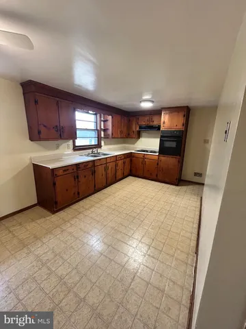 $1,800 | 136 Locust Avenue, Winchester, VA 22601