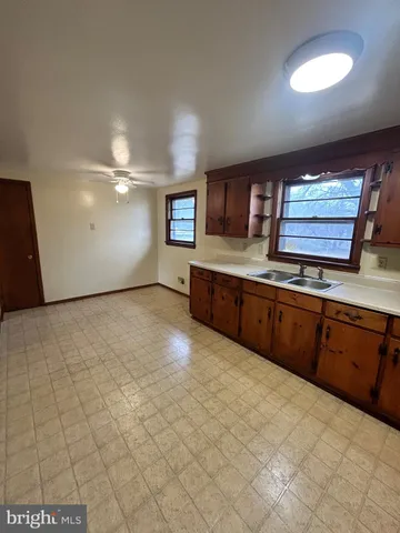 $1,800 | 136 Locust Avenue, Winchester, VA 22601