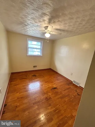 $1,800 | 136 Locust Avenue, Winchester, VA 22601