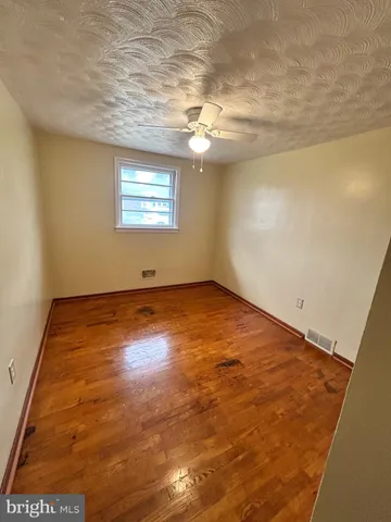 $1,800 | 136 Locust Avenue, Winchester, VA 22601