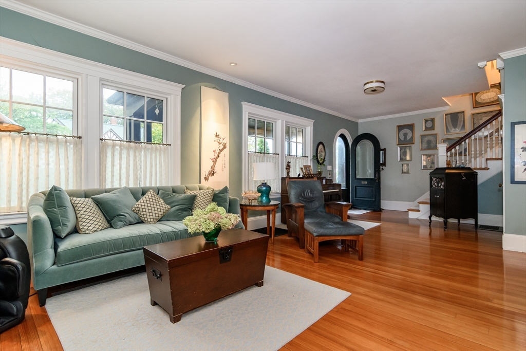 18 Eaton Court Wellesley, MA 02481 - Photo 4 of 27